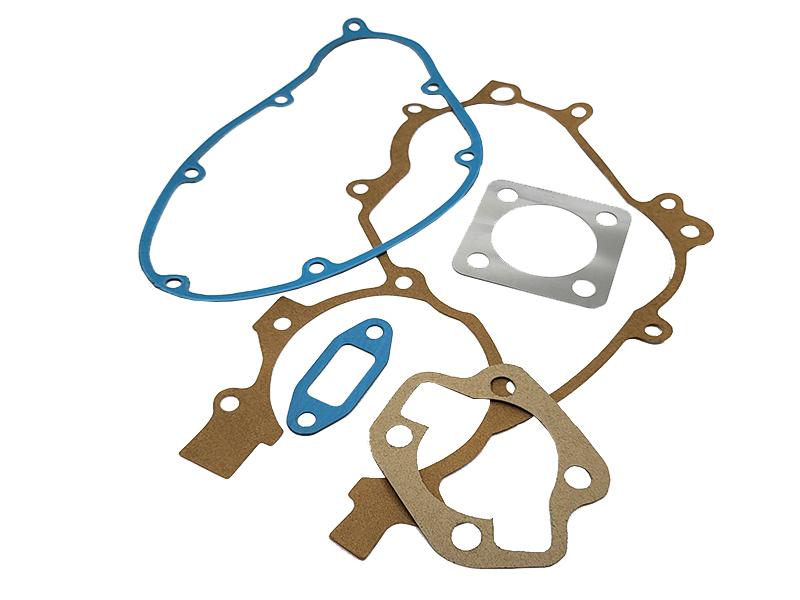 Pakkingen - kompleet pakkingset 5-delig voor Kreidler Florett motoren met 5 versnellingen (4.6-5.8PK types RS - TM - Super 5) bestaande uit carterpakking, koppelingsdekselpakking, voetpakking, koppakking aluminium en aanzuigbuispakking.