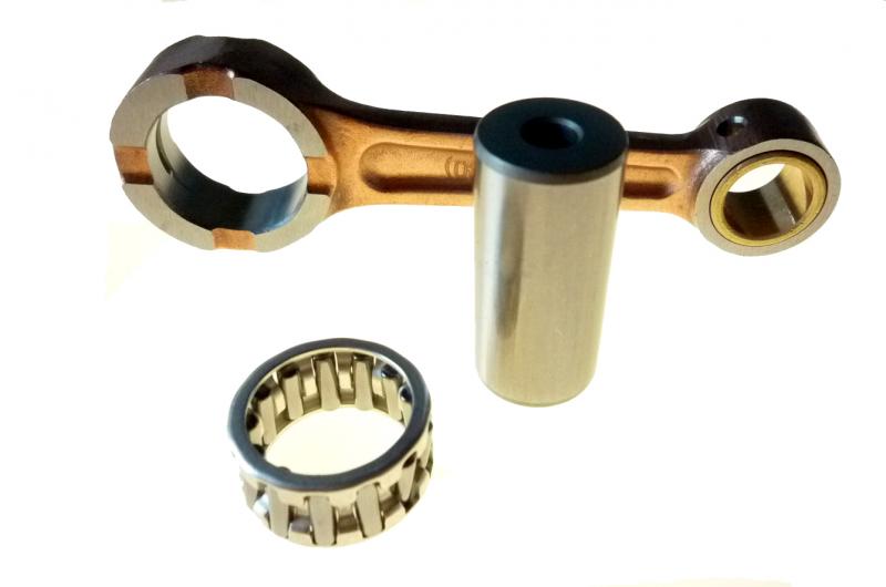 Drijfstangset met 18mm big-end pen en bronzen bus voor 3 versnellings motoren van 1964 t/m 1966