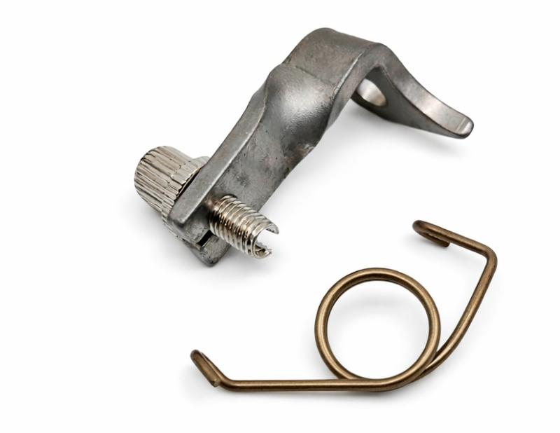 Koppelingsset om de koppelingskabel buitenlangs te laten lopen. Vereenvoudigd het wisselen van de kabel en maakt bediening soepeler. Alleen geschikt voor direkt geschakelde motoren!